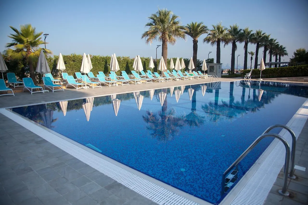 Premium Beach Hotel Golem
