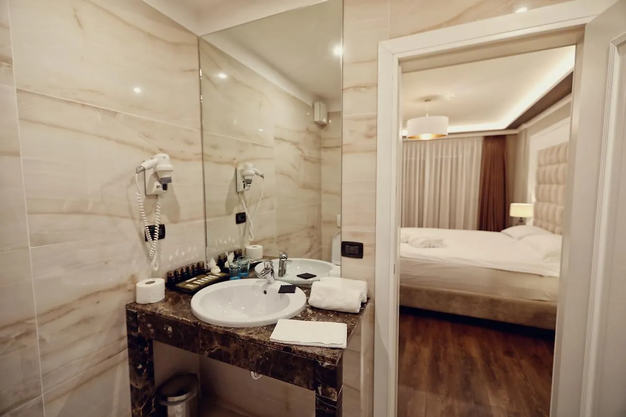 *****  Premium Beach Hotel Golem Albánia